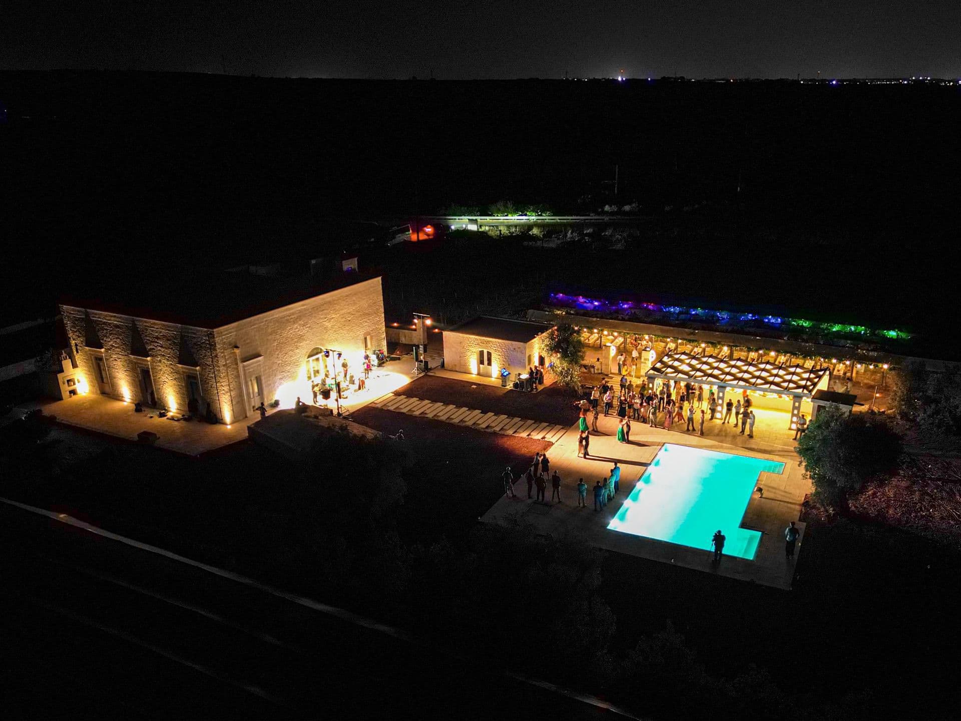 Vista aerea della masseria di notte